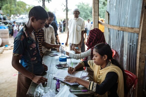 People fleeing violence in Burma are provided with UK aid in Bangladesh